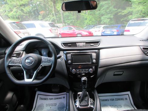 Used 2018 Nissan Rogue SV FWD image 15