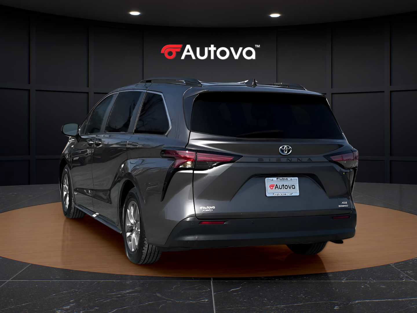Used 2021 Toyota Sienna XLE AWD/4WD image 3