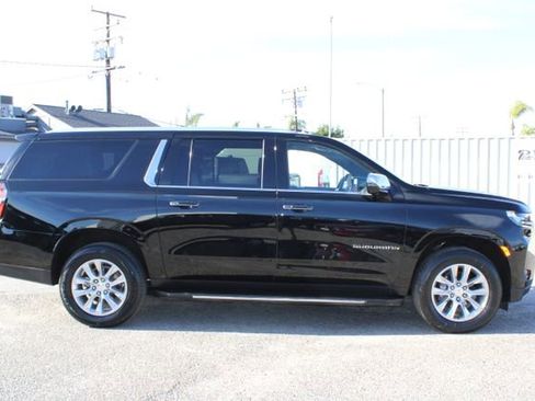 Used 2024 Chevrolet Suburban Premier image 3