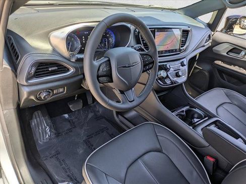New 2026 Chrysler Pacifica Limited w/ S Appearance Package FWD image 3