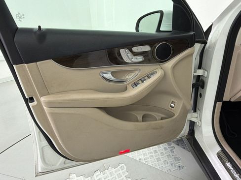Used 2021 Mercedes-Benz GLC 300 image 24