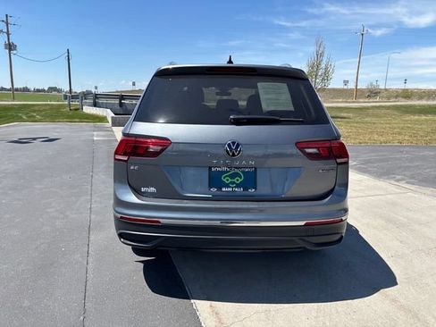 Used 2024 Volkswagen Tiguan SE w/ Panoramic Sunroof Package AWD/4WD image 4
