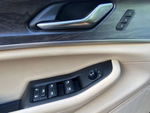 Used 2025 Jeep Grand Cherokee L Limited w/ Luxury Tech Group II AWD/4WD image 19
