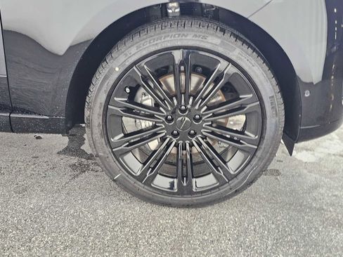 New 2026 Land Rover Range Rover SE image 9