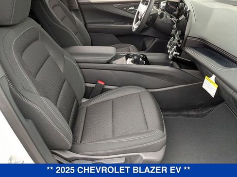 New 2025 Chevrolet Blazer EV LT AWD/4WD image 29