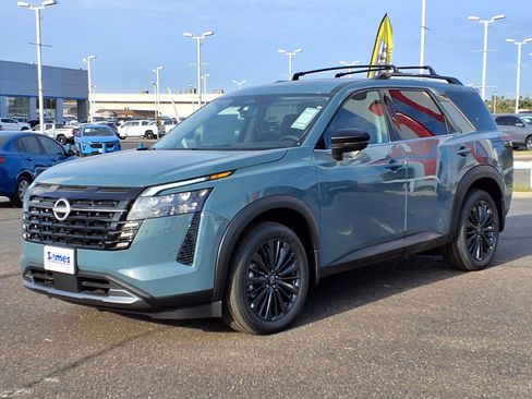 New 2026 Nissan Pathfinder SL w/ SL Premium Package image 3