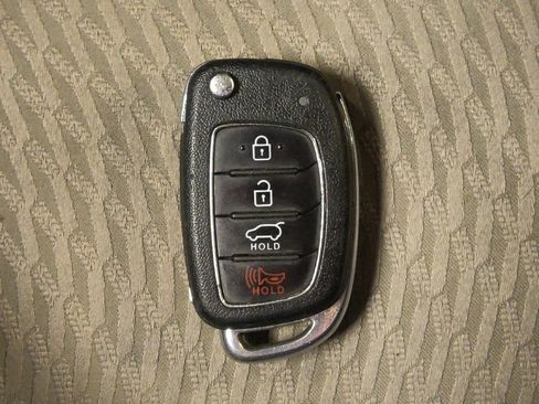 Used 2018 Hyundai Santa Fe SE FWD image 32