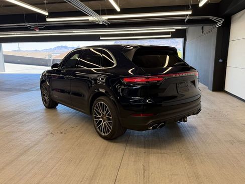 Certified 2022 Porsche Cayenne AWD/4WD image 3