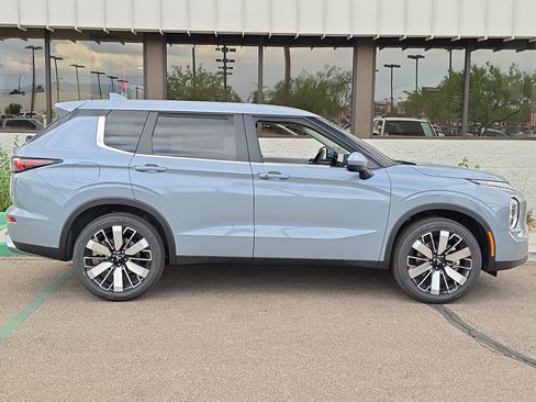 New 2026 Mitsubishi Outlander SE FWD image 9