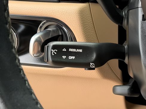 Used 2022 Porsche Macan AWD/4WD image 39