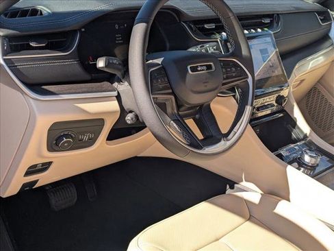 New 2025 Jeep Grand Cherokee Limited image 3