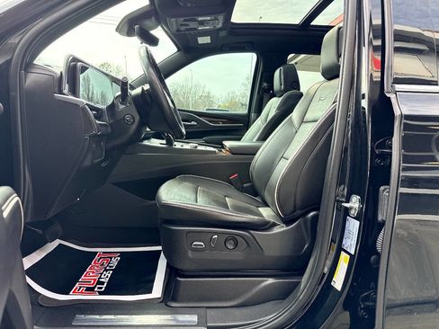 Used 2022 Cadillac Escalade Premium Luxury image 19