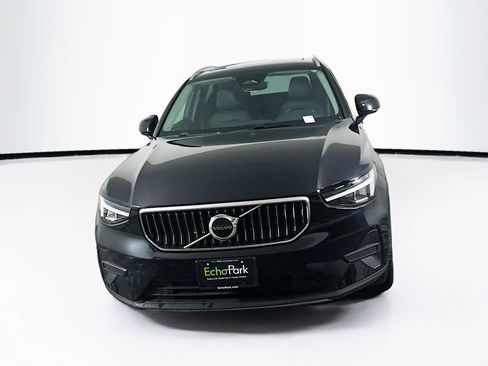 Used 2025 Volvo XC40 B5 Core image 2