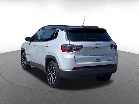 Used 2025 Jeep Compass Limited AWD/4WD image 9