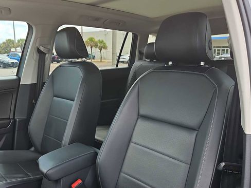 Used 2021 Volkswagen Tiguan SE w/ Panoramic Sunroof Package FWD image 13