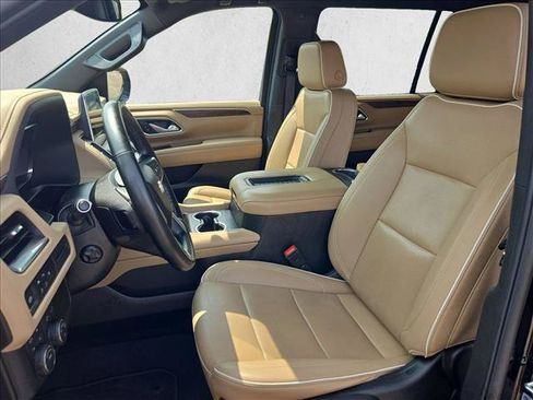 Used 2024 Chevrolet Suburban Premier AWD/4WD image 16