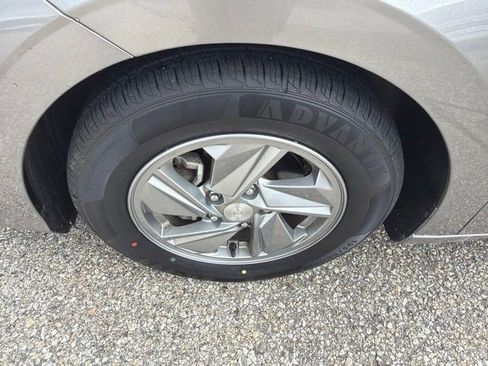Used 2024 Hyundai Elantra SE FWD image 10