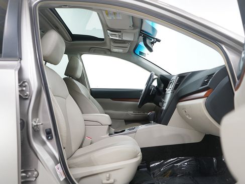 Used 2014 Subaru Outback 2.5i Limited w/ Moonroof Package image 11