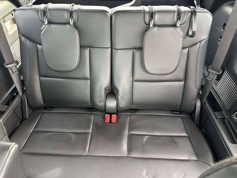 Used 2022 Ford Explorer XLT w/ Equipment Group 202A image 10