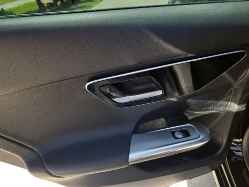 Used 2024 Mercedes-Benz C 300 Sedan image 11