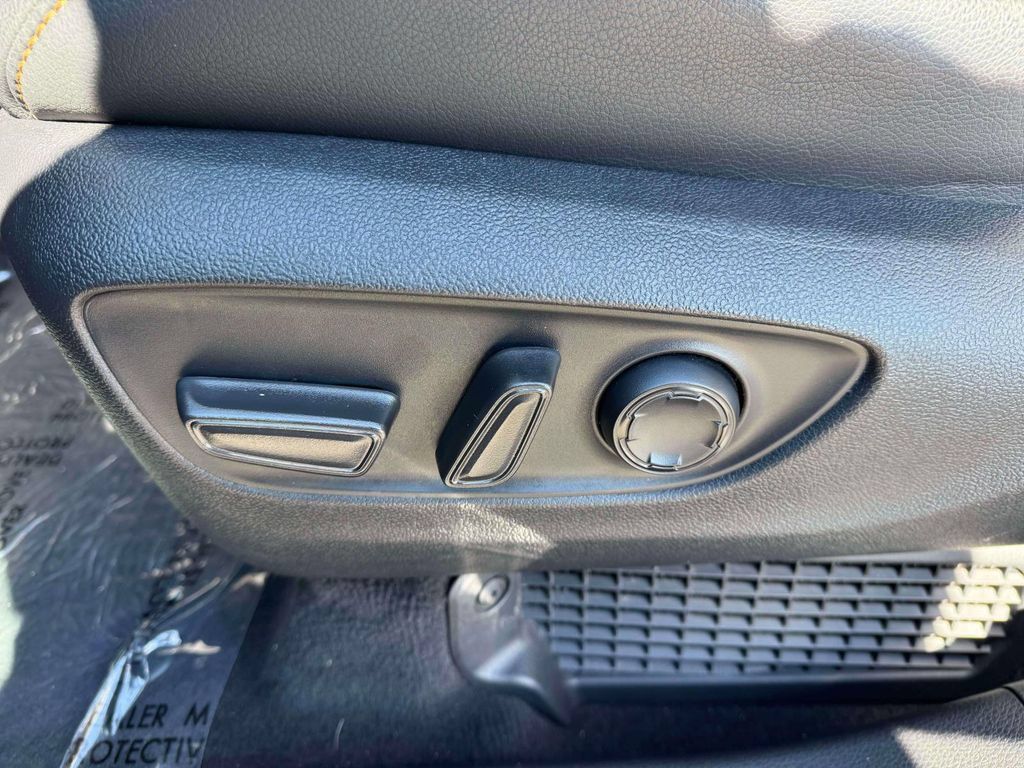 Used 2024 Toyota Sienna XLE Woodland Edition AWD/4WD image 17