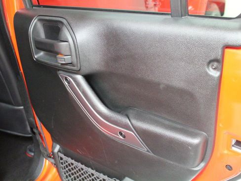 Used 2018 Jeep Wrangler Unlimited Sahara image 23