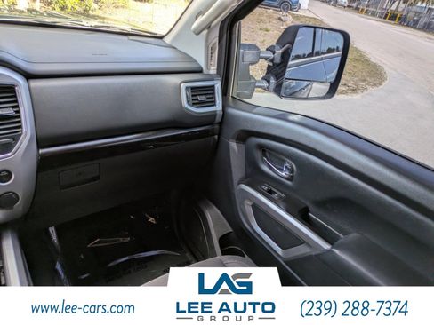 Used 2017 Nissan Titan SV image 13