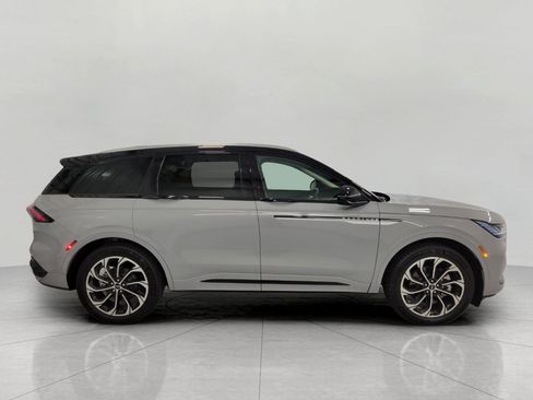 Used 2026 Lincoln Nautilus Reserve AWD/4WD image 12