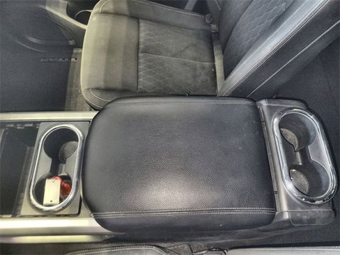 Used 2018 Nissan Titan SV w/ SV Convenience Package image 21