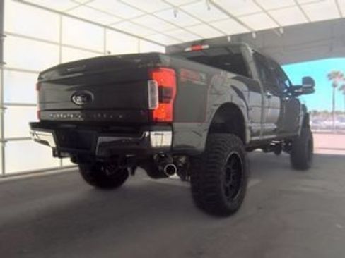 Used 2018 Ford F250 Lariat w/ Chrome Package AWD/4WD image 3