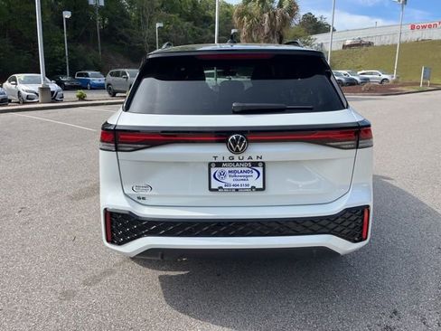 New 2026 Volkswagen Tiguan SE R-Line FWD image 23