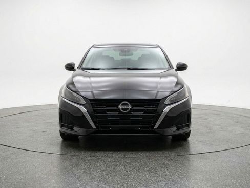 Used 2025 Nissan Altima 2.5 SV FWD image 2