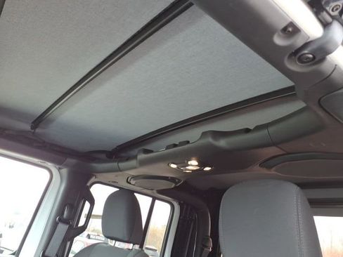 Used 2023 Jeep Gladiator Sport AWD/4WD image 13