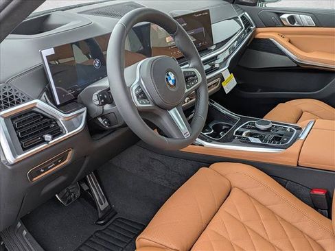 Used 2026 BMW X7 xDrive40i w/ M Sport Package AWD/4WD image 3