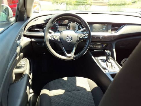 Used 2018 Buick Regal Preferred FWD image 5