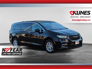 Used 2025 Chrysler Pacifica Select FWD video 1