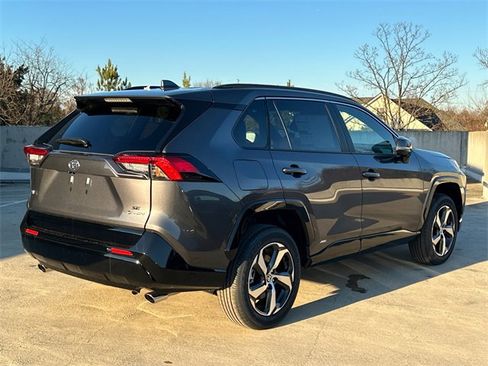 New 2025 Toyota RAV4 SE image 4