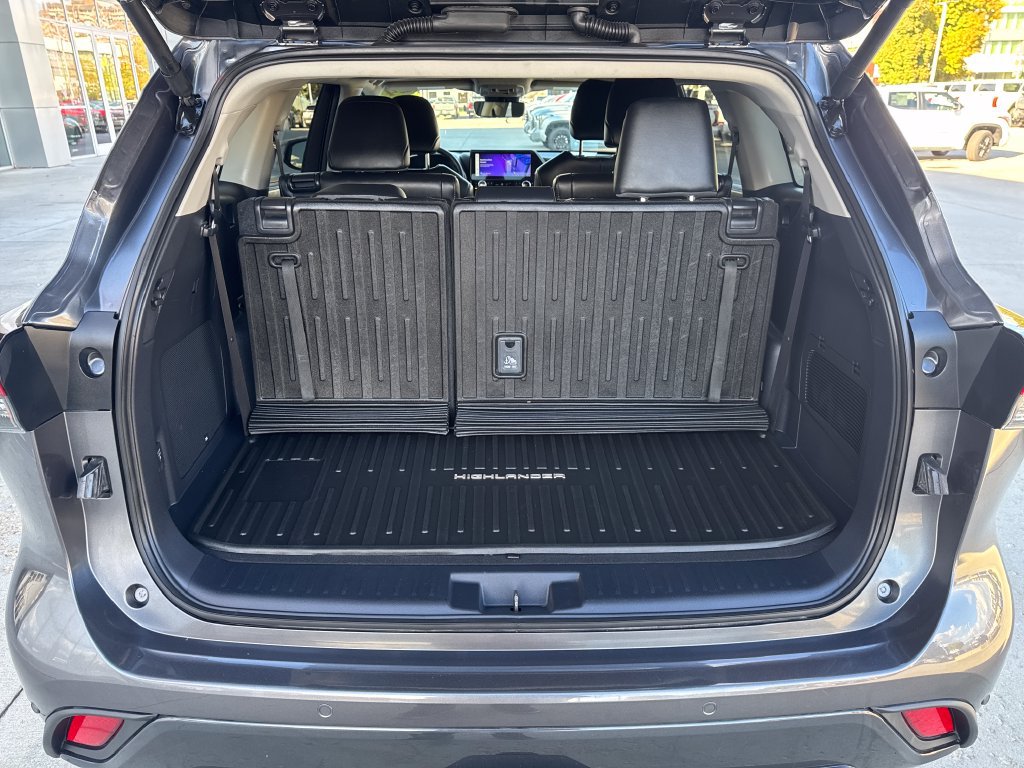 Used 2024 Toyota Highlander Limited AWD/4WD image 23