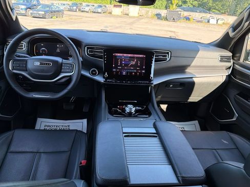 Used 2024 Jeep Wagoneer Series II AWD/4WD image 2