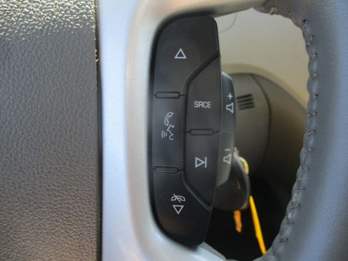 Used 2011 Chevrolet Traverse LS image 10