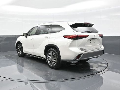 Certified 2021 Toyota Highlander Platinum image 8