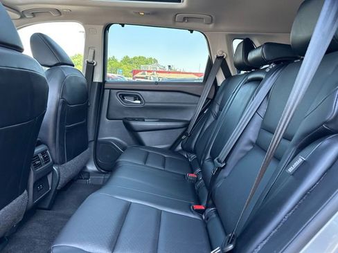 Used 2023 Nissan Rogue SV w/ SV Premium Package image 18