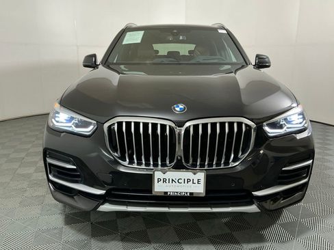 Certified 2023 BMW X5 xDrive40i w/ Luxury Seating Package AWD/4WD image 3