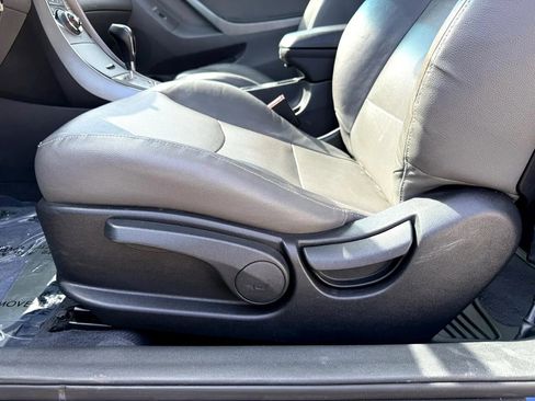 Used 2013 Hyundai Elantra SE image 17