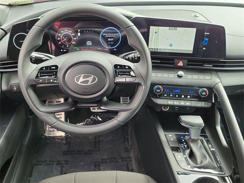 New 2025 Hyundai Elantra SEL image 4