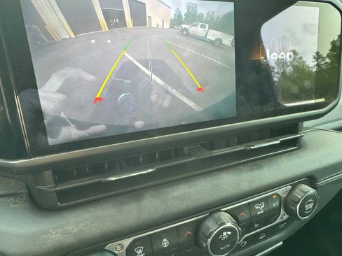 Used 2025 Jeep Wrangler Sahara w/ Safety Group image 26