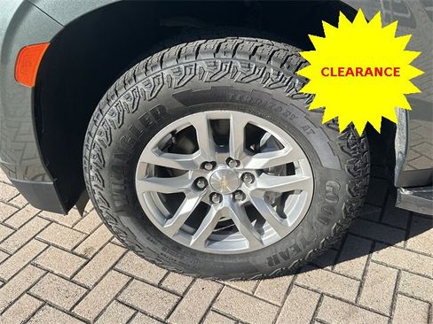 Used 2023 Chevrolet Suburban LT image 27