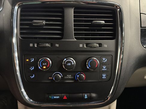Used 2017 Dodge Grand Caravan SXT FWD image 27