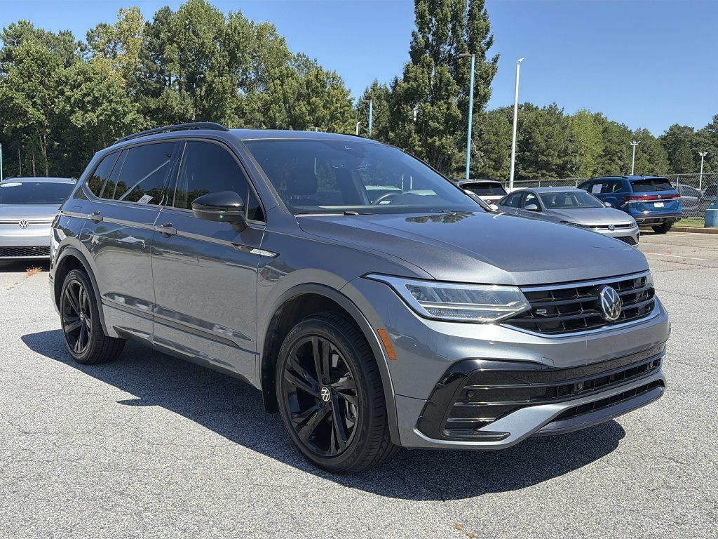 Used 2023 Volkswagen Tiguan SE R-Line FWD image 26