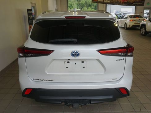 Used 2023 Toyota Highlander XLE AWD/4WD image 16
